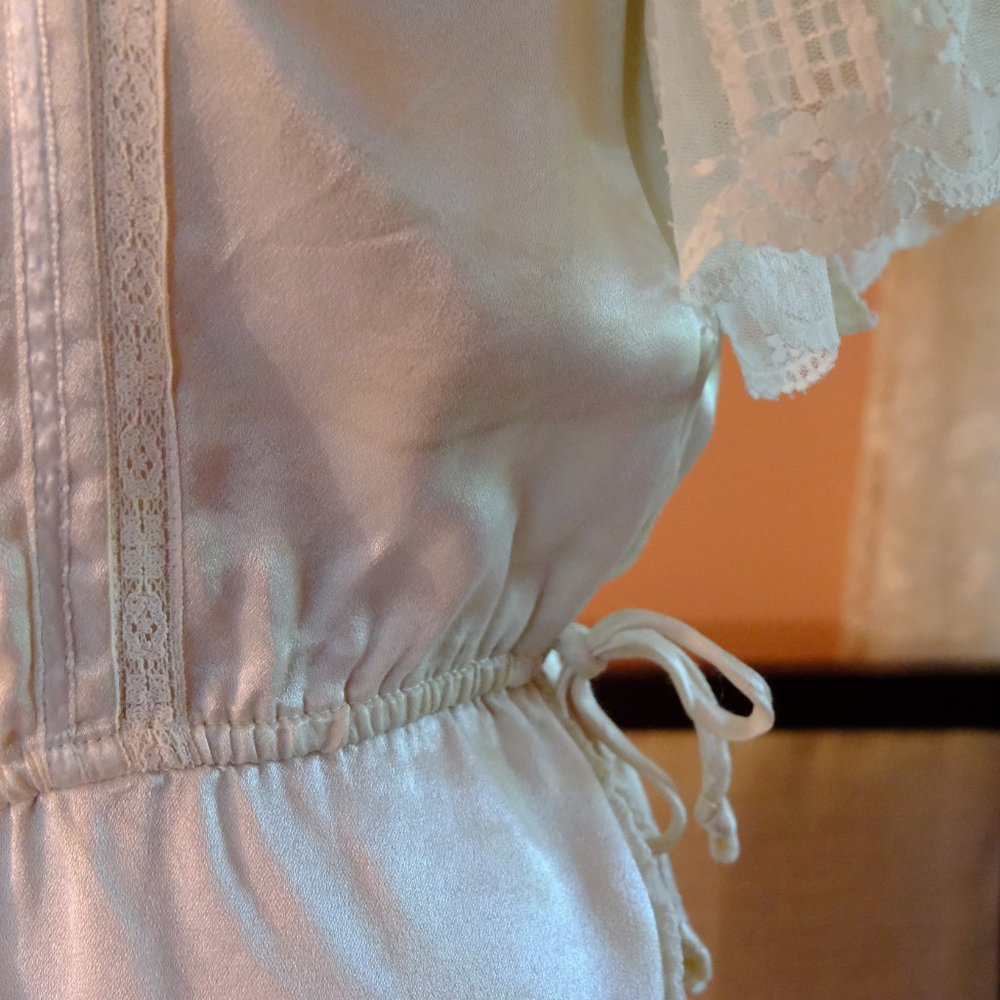 Pretty Victorian Satin Blouse - Picture 4 of 5
